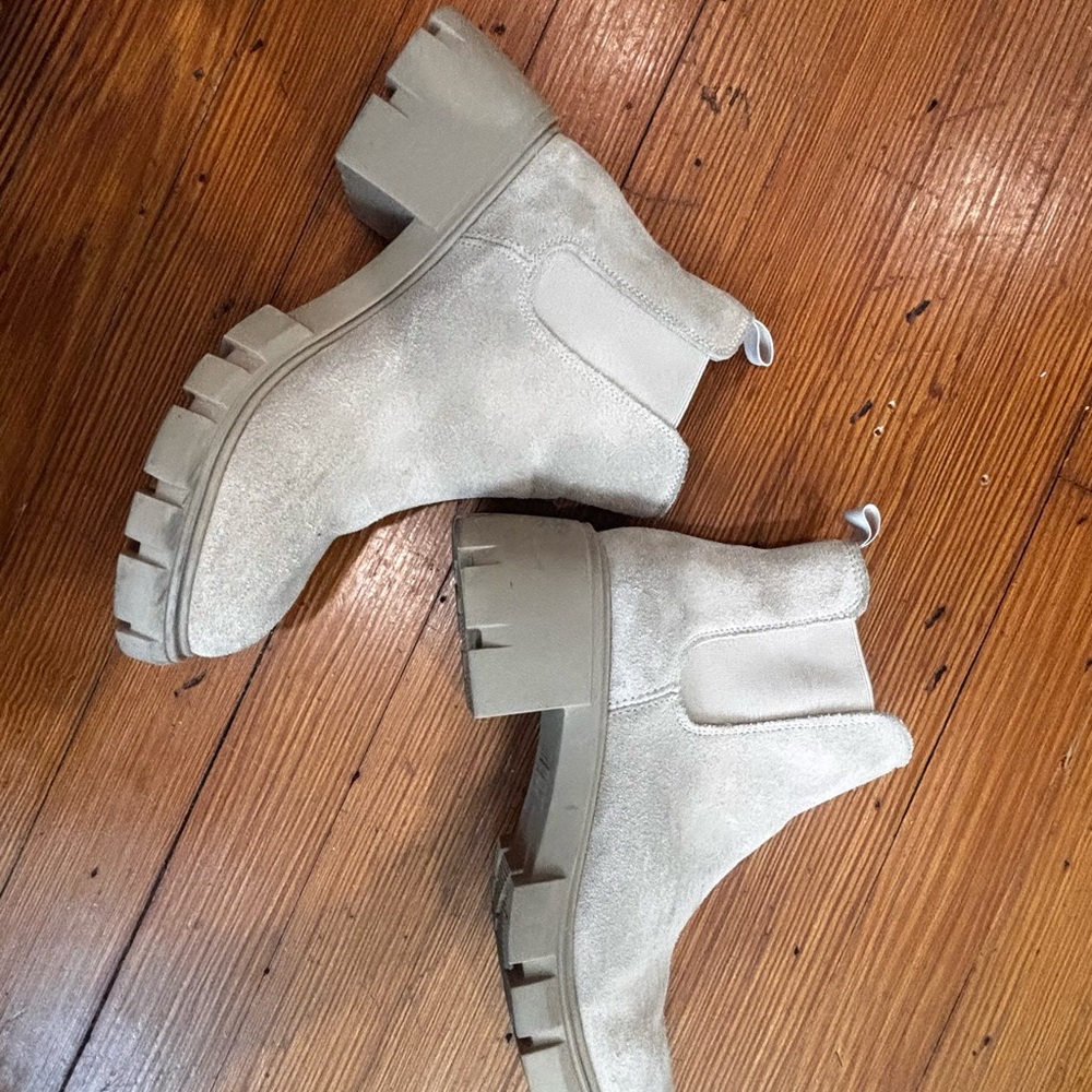 Steve Madden Chunky Chelsea Booties in Light Beige